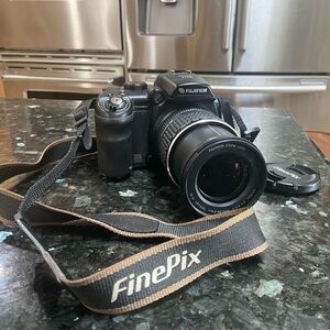 Fujifilm FinePix S9000 Black 9.0 MP Compact Digital Camera working tested